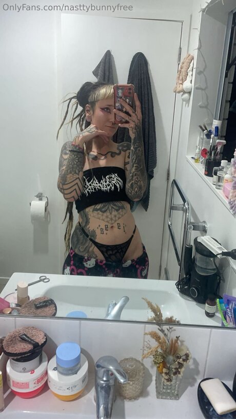 Nasttybunnyfree model art photo