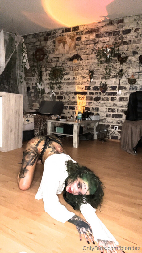 Biondaz star pretty photos