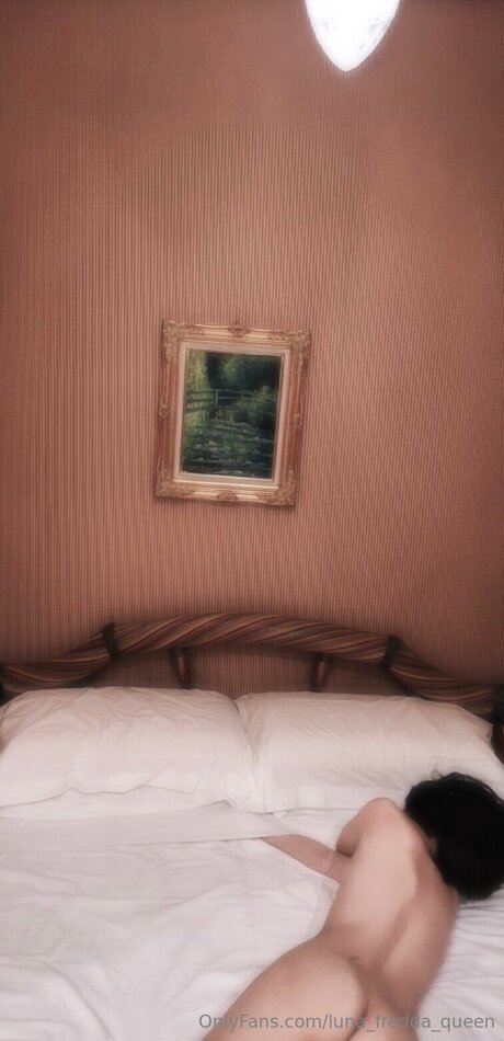 Luna Fredda Queen model sex pic