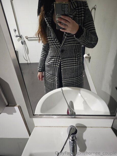 Hornee Couple star adult img