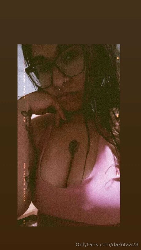 Dakotaa28 pornstar pretty gallery