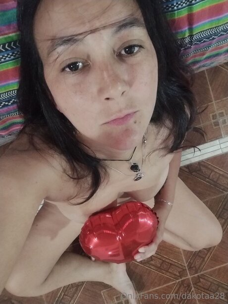 Dakotaa28 star pornographic picture