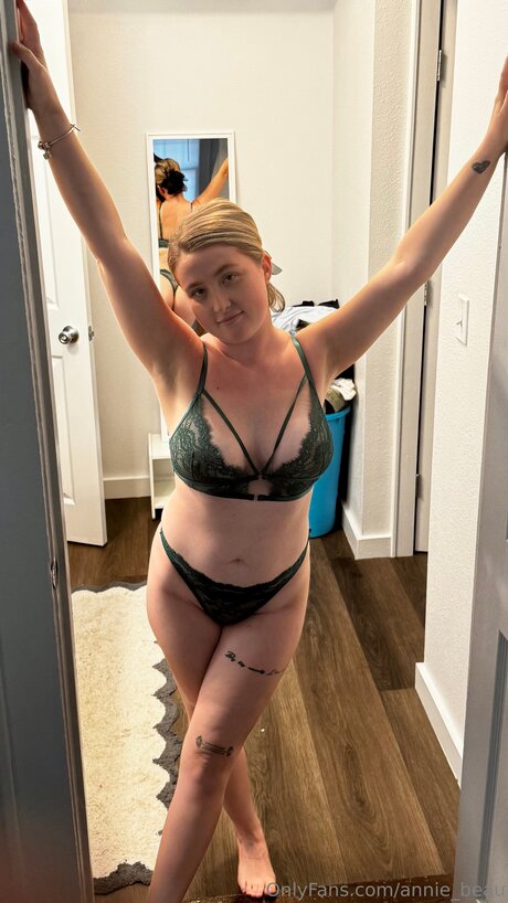 Annie Beau exclusive pornstar img