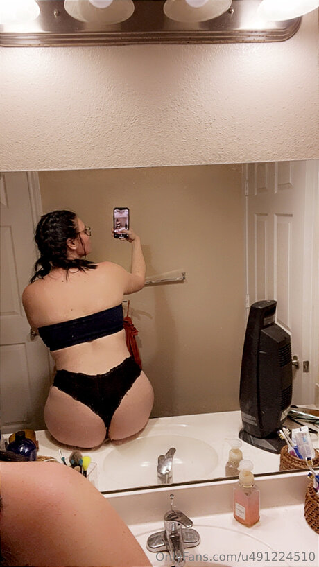 U491224510 naked model archive