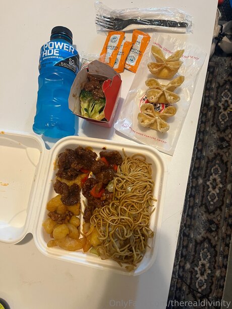 Therealdivinity model pornographic images