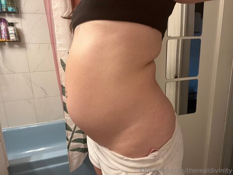 Therealdivinity model pretty pics