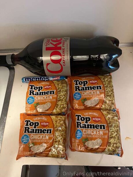 Therealdivinity naked actress picture