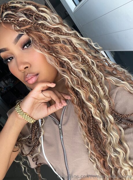 Emanuela Ebony pornstar nude pictures