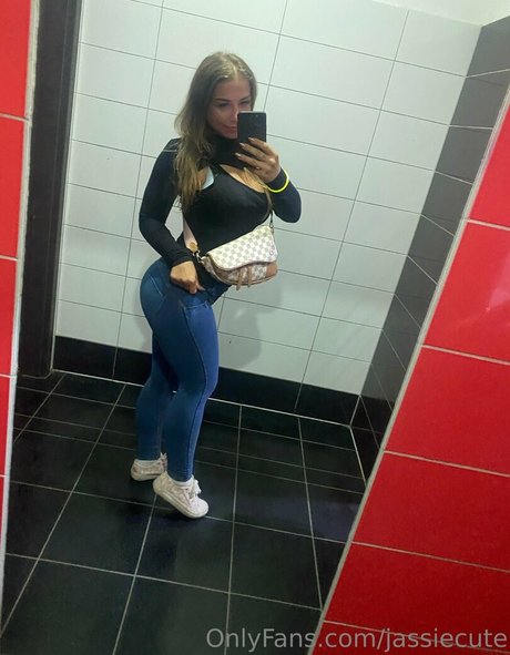 jassiecute adult model images