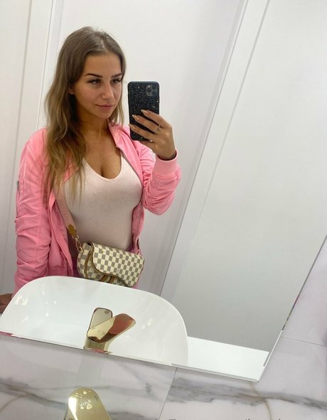 jassiecute naked pornstar pic