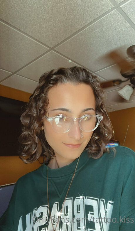 tattoo kiss star high quality pictures