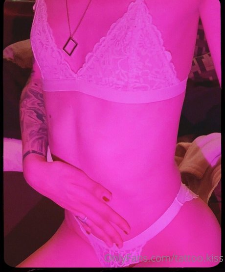 tattoo kiss sex star photo