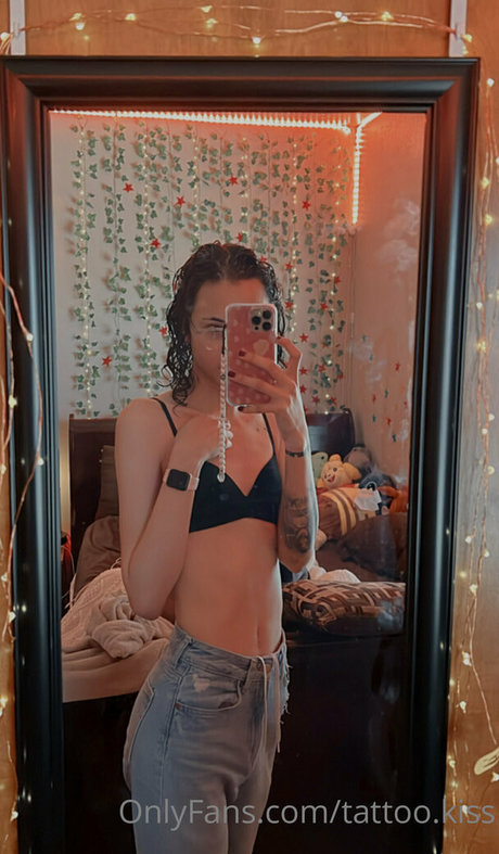 tattoo kiss pornographic actress pictures