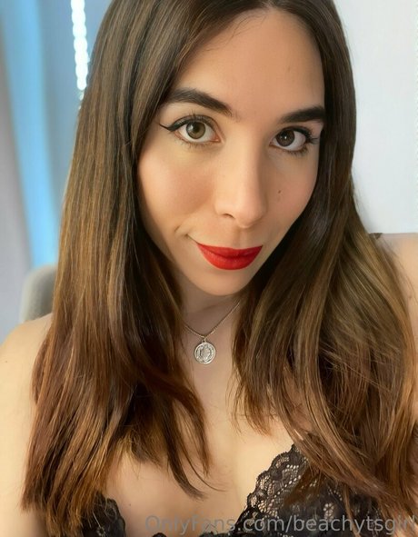 beachytsgirlvip erotic model archive