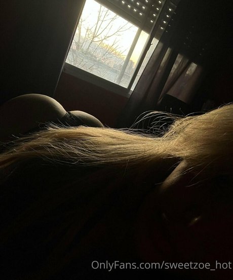 sweetzoe hot hd model image