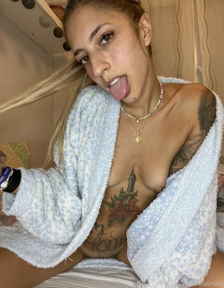alaznikii sexy model img