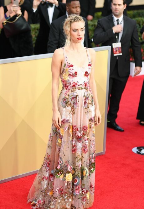 Vanessa Kirby naked actress img