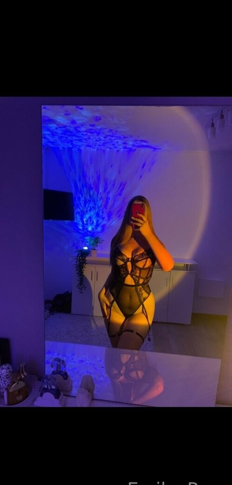 emilyxross model pretty img