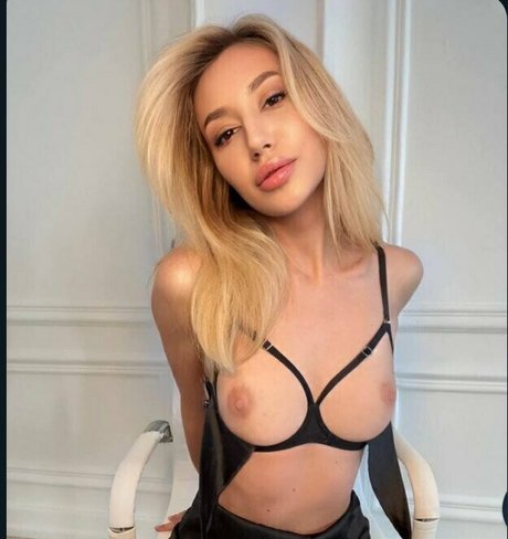 mari yummy pornstar nude picture