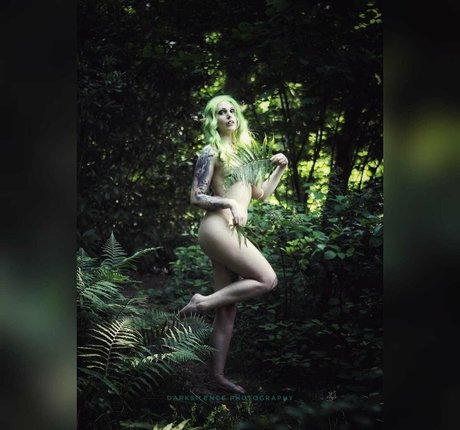 ladyelvendoll model art gallery