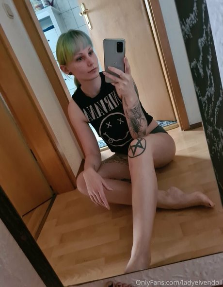 ladyelvendoll free actress gallery