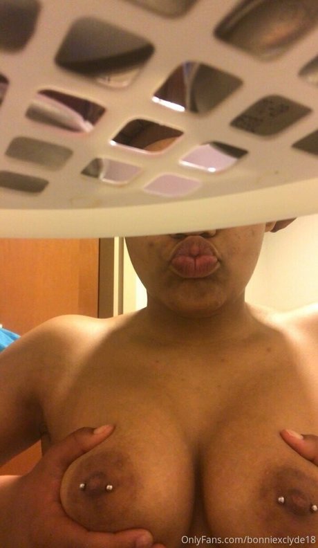 bonniexclyde18 star top photo