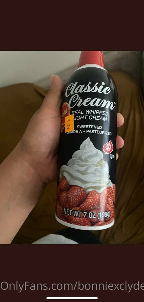 bonniexclyde18 naked pornstar pic