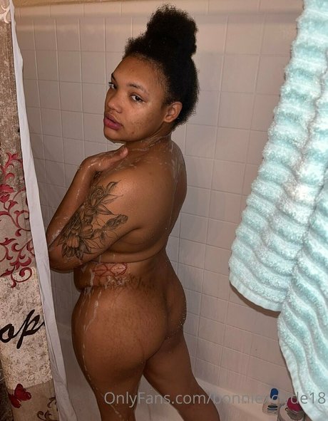 bonniexclyde18 hot actress photo