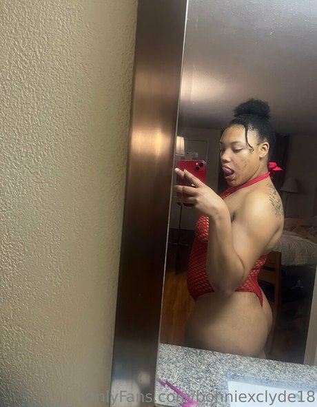 bonniexclyde18 hd model pic