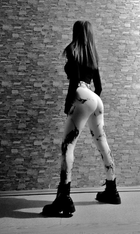 lizasexxcoach model pornographic images