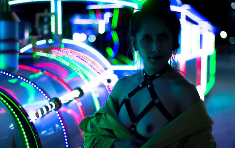 ladyjuicybrunette naked model img