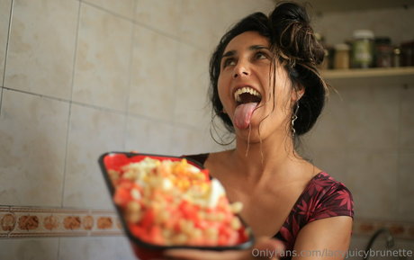 ladyjuicybrunette sexy actress image