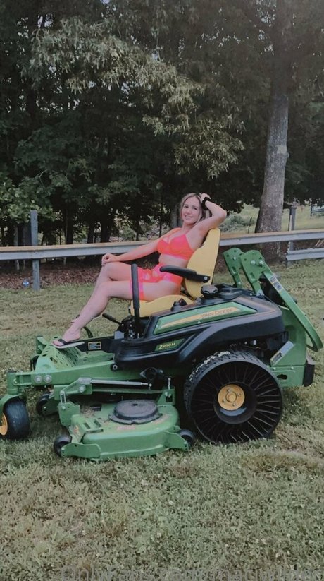 maciwilder adult model picture