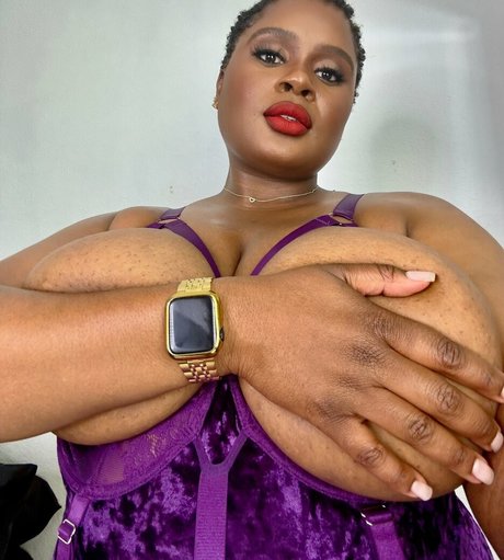 thelingerielounge model hd image