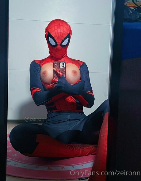 Zeironn Tomboy star nude photo