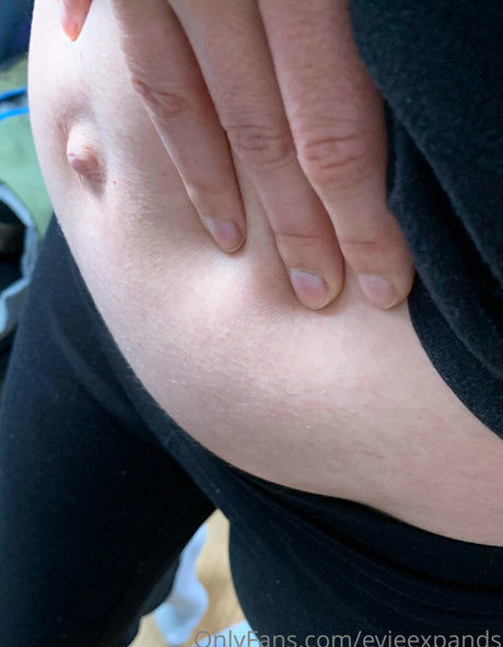 evieexpands model pretty pic