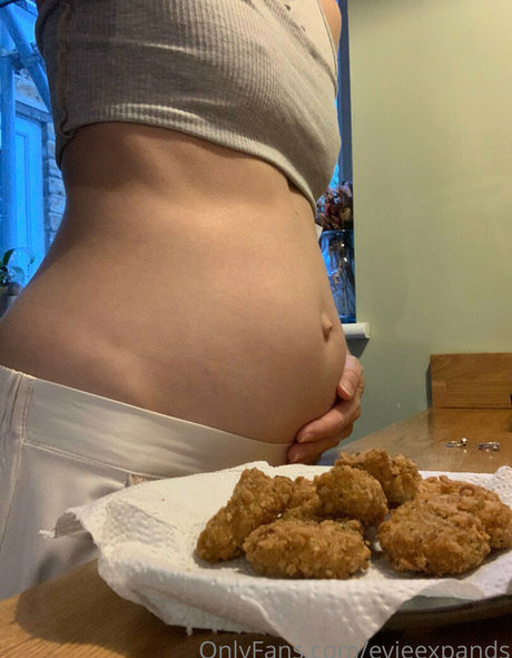 evieexpands model nudes images