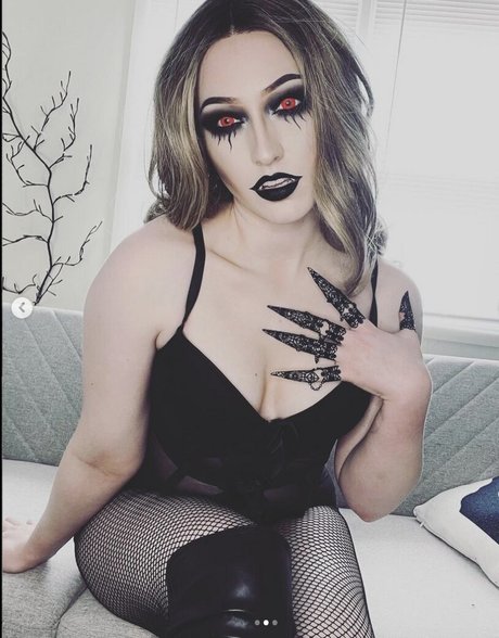 MaisieLynnie pretty actress pics