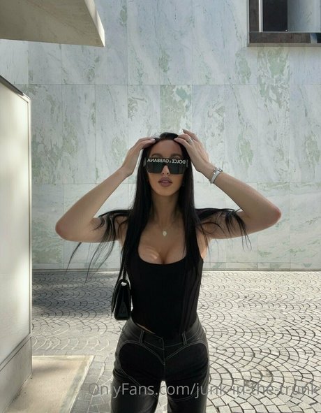 elleventures exclusive actress photo