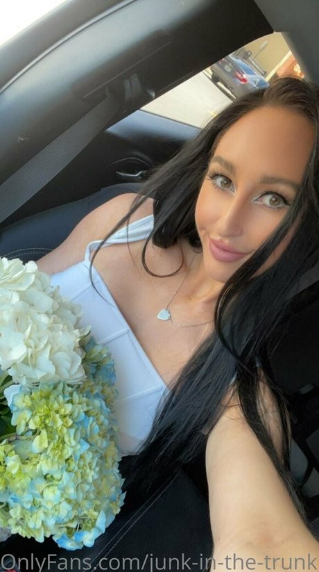 elleventures sexy model pic