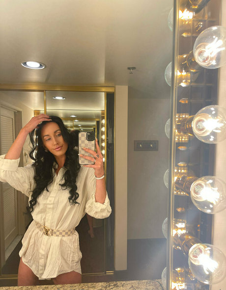 elleventures pornstar nudes picture