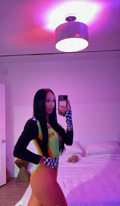 elleventures nude actress archive