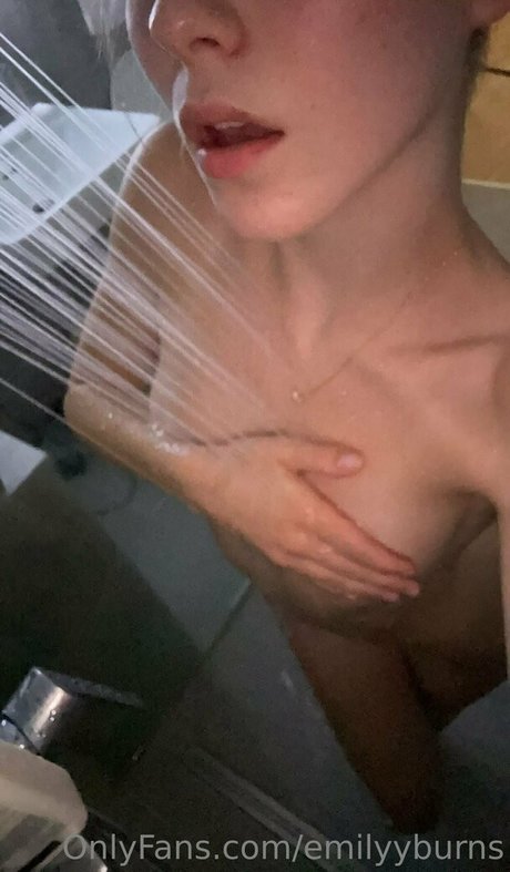 emilyyburns art model pic