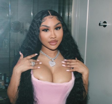 Ari Fletcher sexy model pics