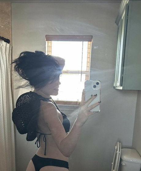 Astrouxx hot actress galleries