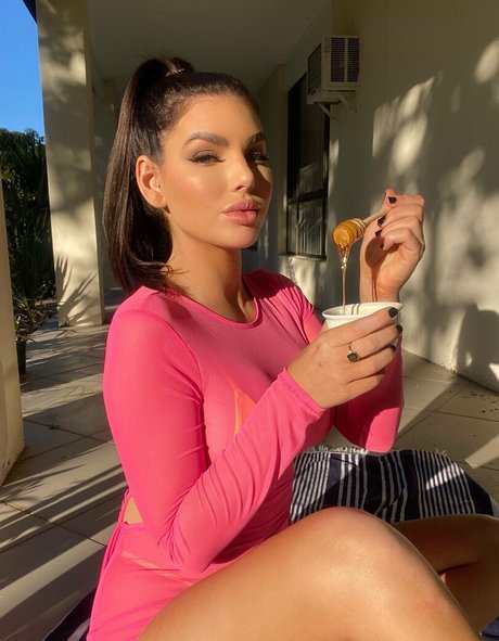 nicolethorne erotic star pic