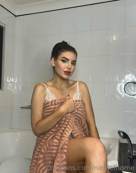nicolethorne model sexy pic