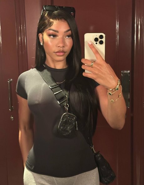 Cydney Slade nude pornstar pics