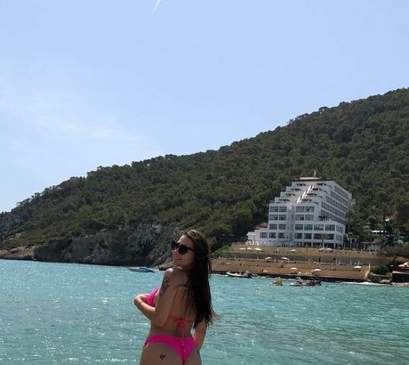 Paola Holk xxx pornstar pictures