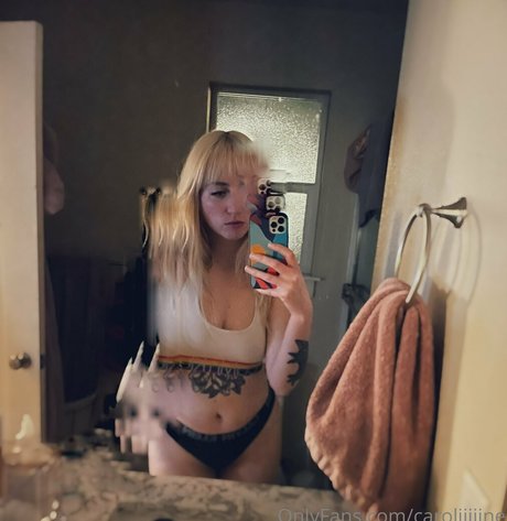 caroliiiiine nude star galleries